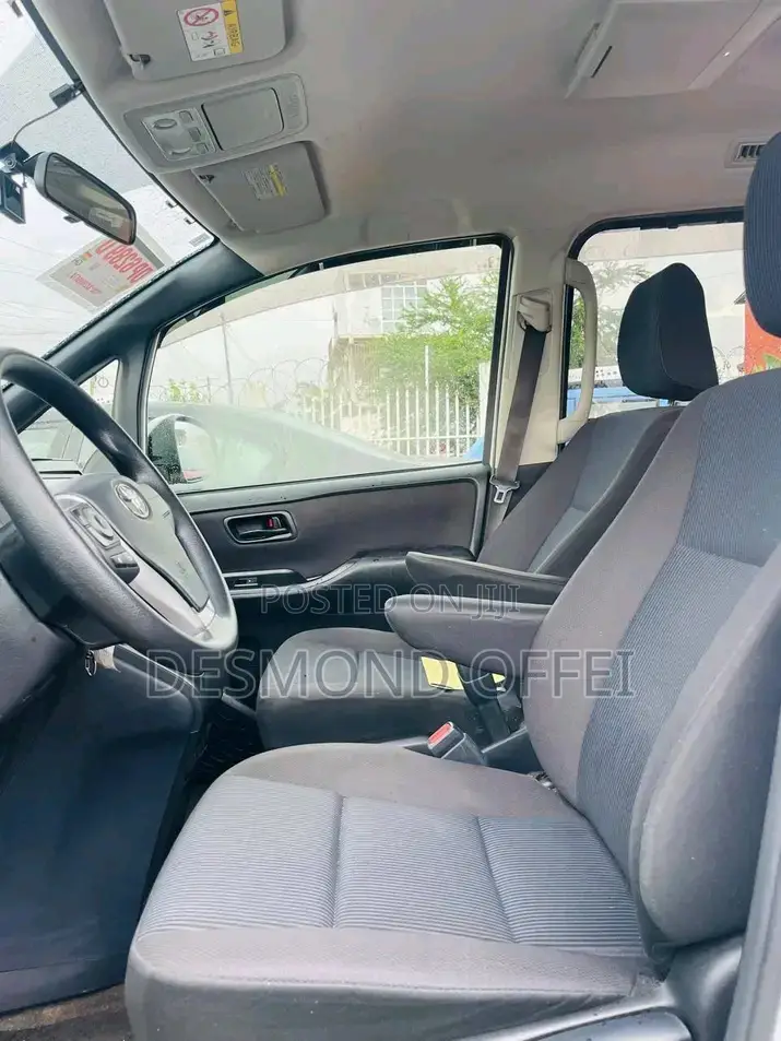 Toyota Voxy 2015 White