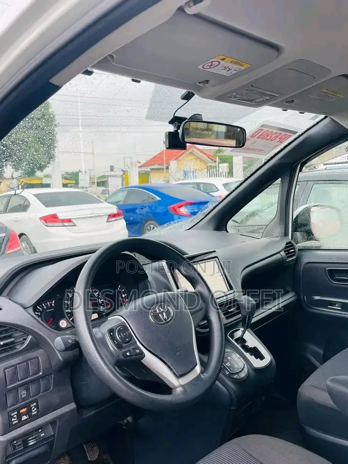 Toyota Voxy 2015 White