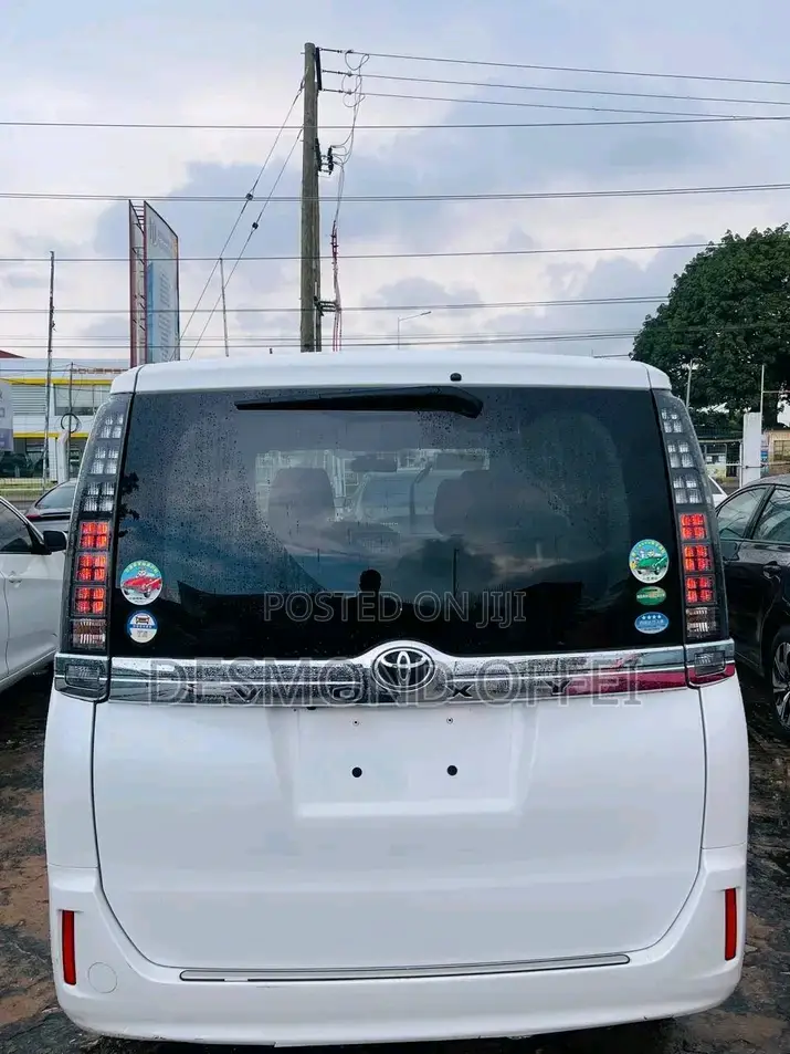 Toyota Voxy 2015 White