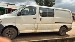 Toyota HiAce 2010 White