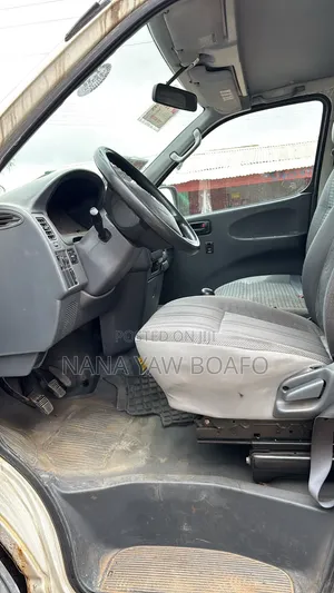 Toyota HiAce 2010 White