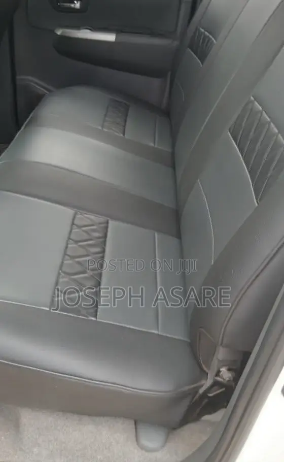 Toyota Hilux SR 4x4 2013 White