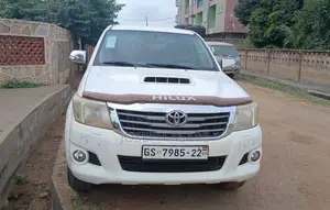Toyota Hilux SR 4x4 2013 White