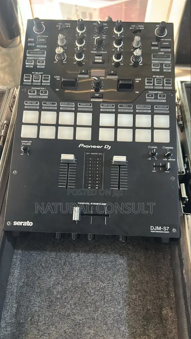 Pioneer S7 Serato Mixer