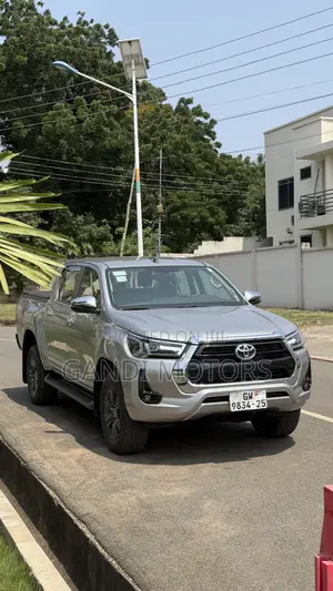 Toyota Hilux 2025 Silver