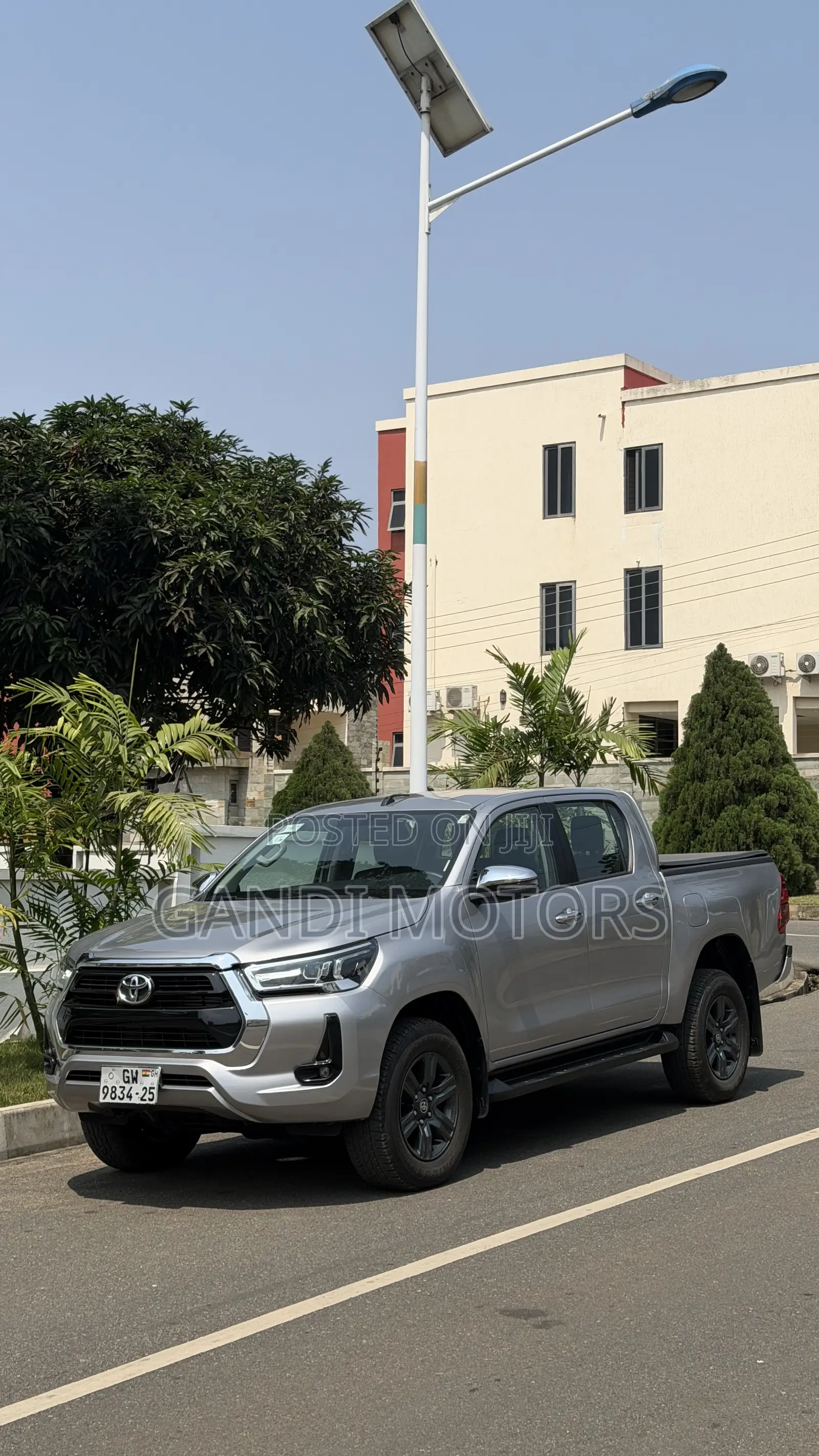 Toyota Hilux 2025 Silver