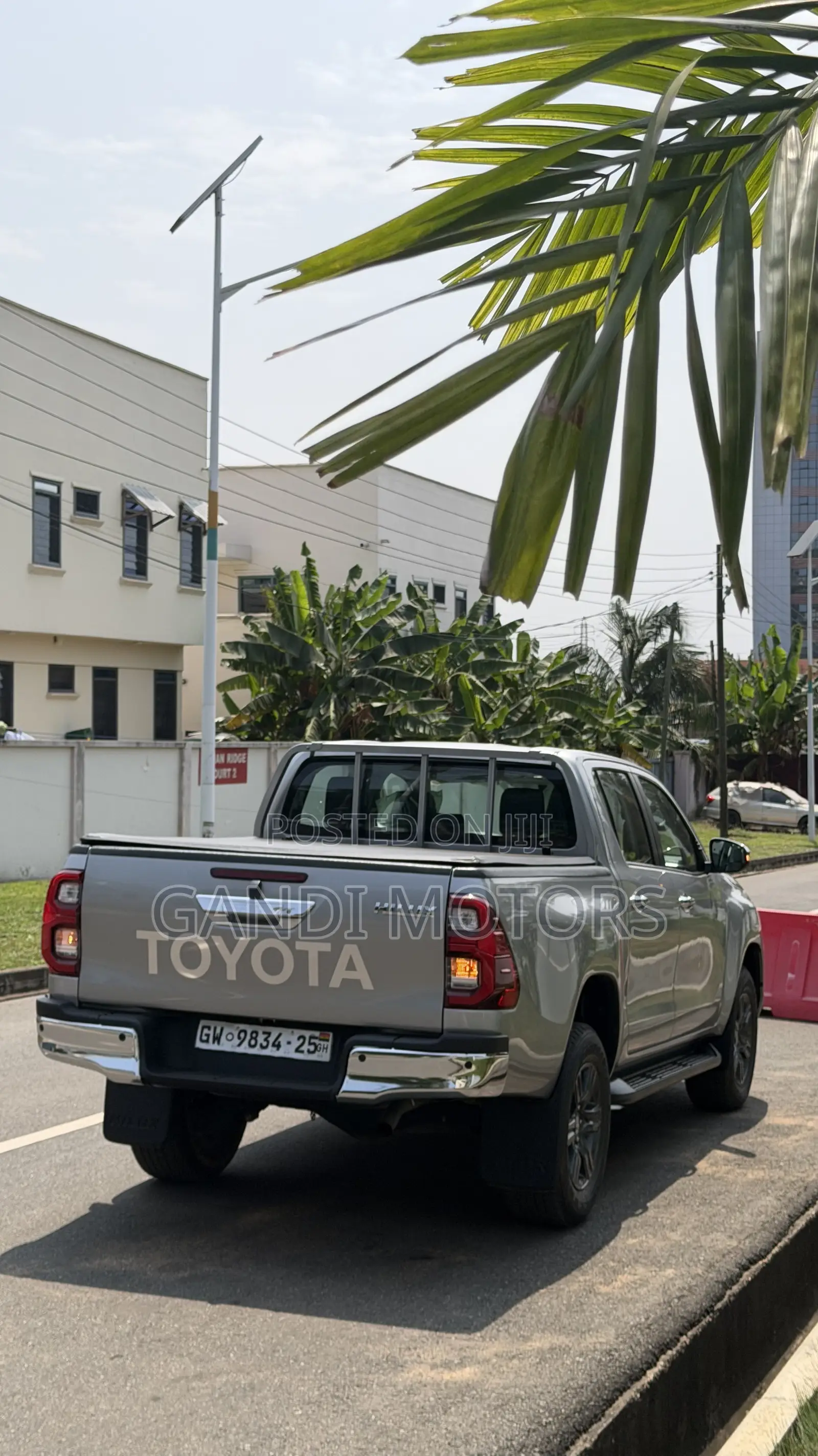 Toyota Hilux 2025 Silver