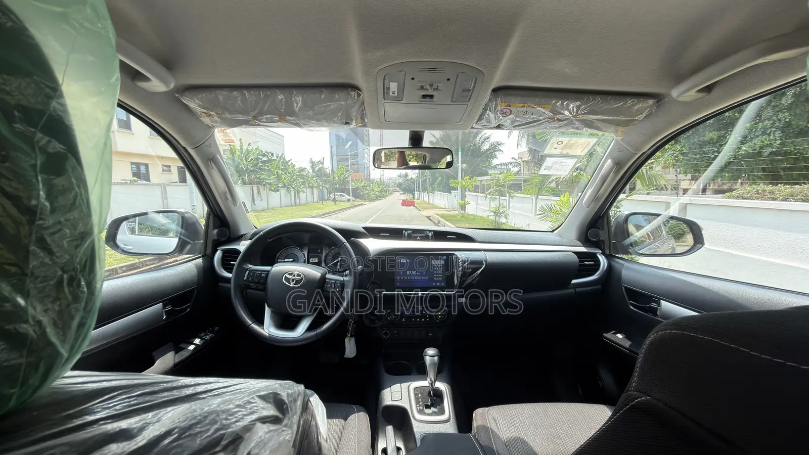 Toyota Hilux 2025 Silver