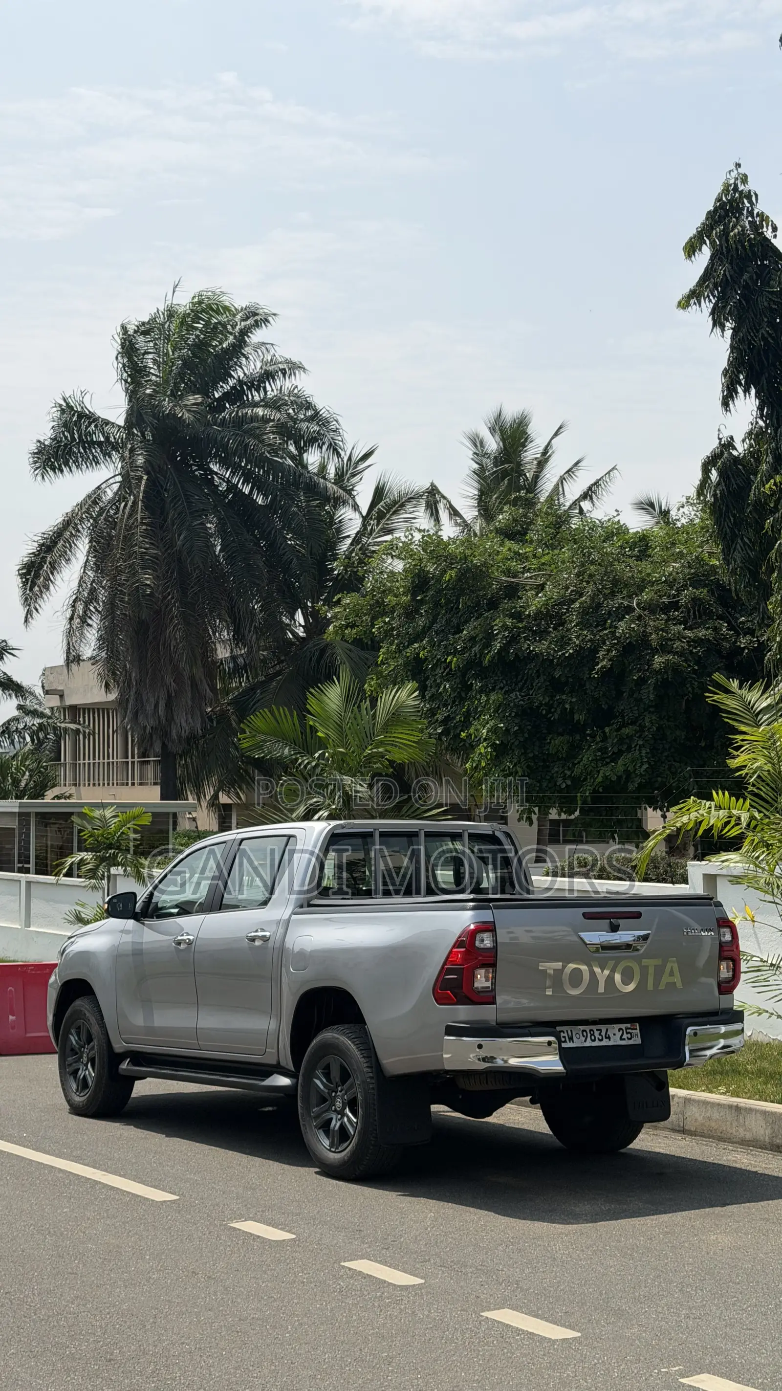 Toyota Hilux 2025 Silver