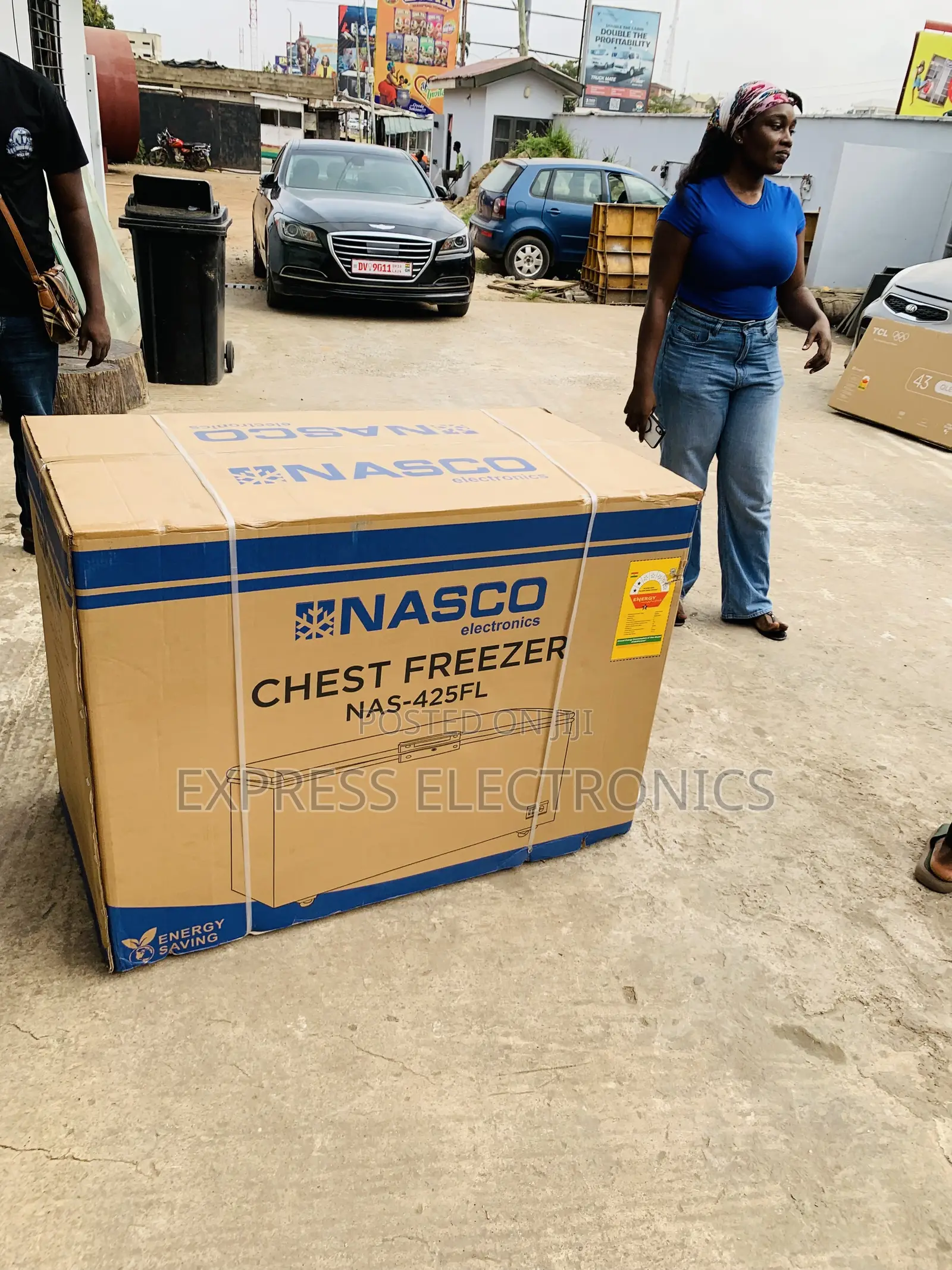 Hot  Deals on Nasco Chest Freezer Single Door NAS-425fl
