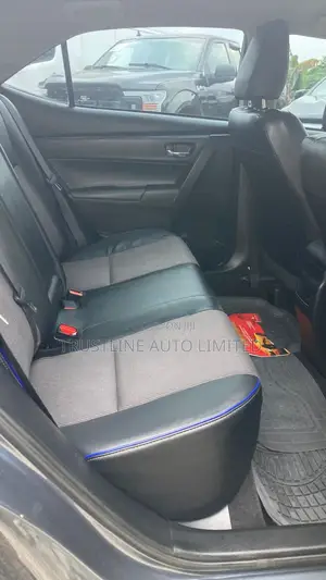 Toyota Corolla SE (1.8L 4cyl 2A) 2018 Black