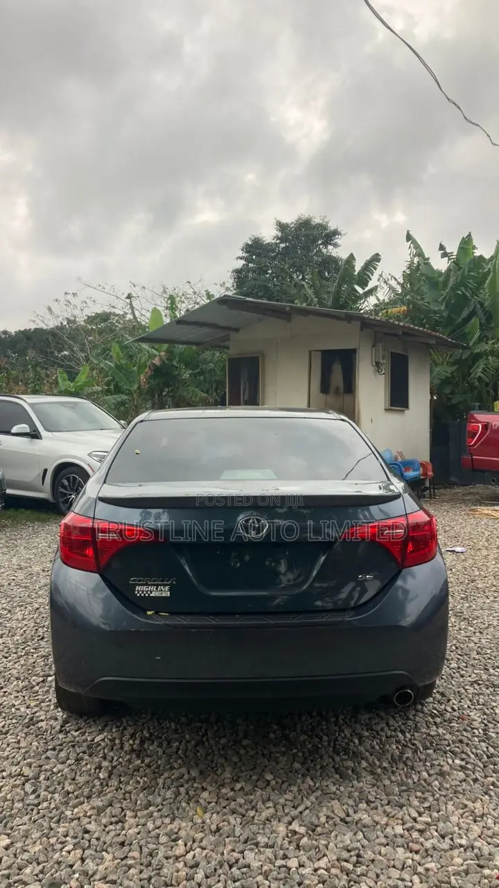 Toyota Corolla SE (1.8L 4cyl 2A) 2018 Black