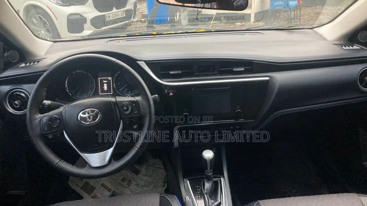 Toyota Corolla SE (1.8L 4cyl 2A) 2018 Black
