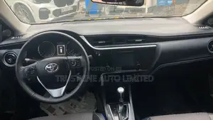 Toyota Corolla SE (1.8L 4cyl 2A) 2018 Black