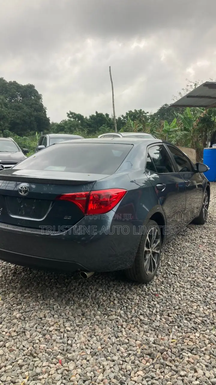Toyota Corolla SE (1.8L 4cyl 2A) 2018 Black
