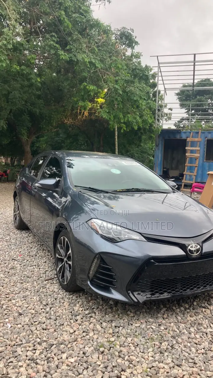 Toyota Corolla SE (1.8L 4cyl 2A) 2018 Black