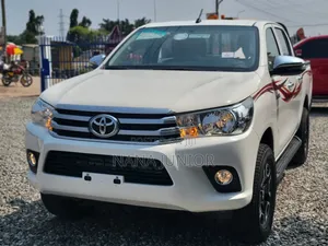 Toyota Hilux Revo Double Cab Petrol 2.7 AWD 2022 White