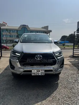 Toyota Hilux 2025 Gray