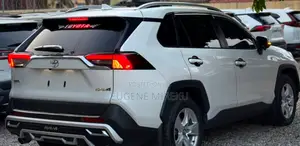 Toyota RAV4 2023 White