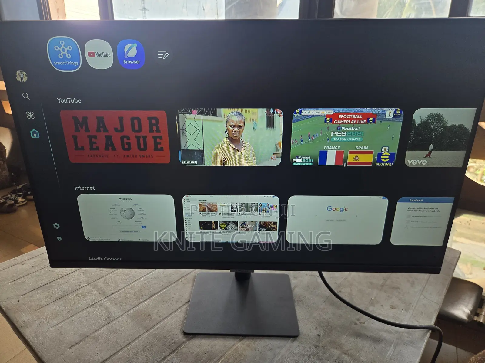 Samsung Smart 32 Inches Monitor With Built-in Speakers