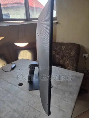 Samsung Smart 32 Inches Monitor With Built-in Speakers