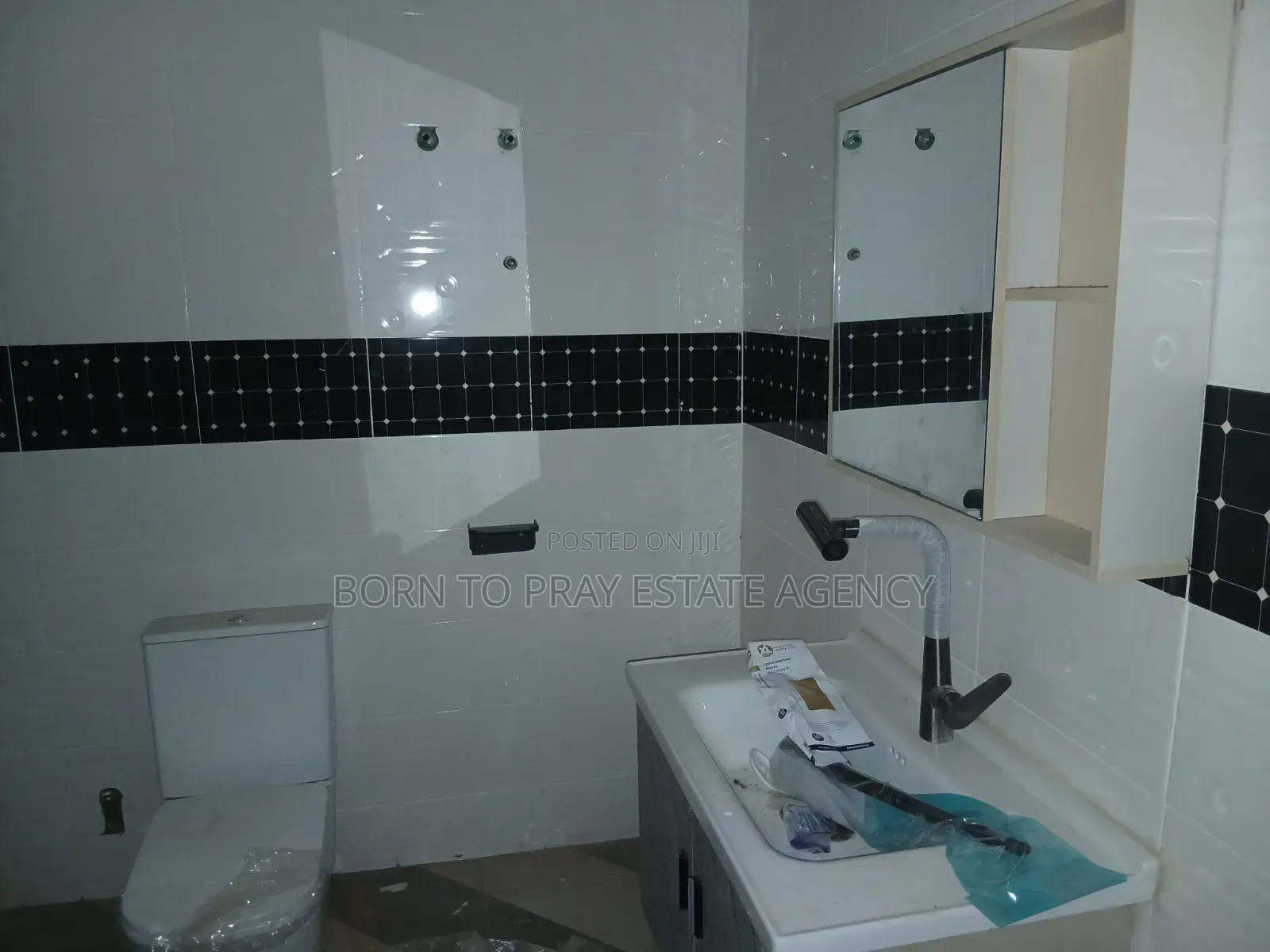 5bdrm House in Born To Pray Estate, Ejisu-Juaben Municipal for rent