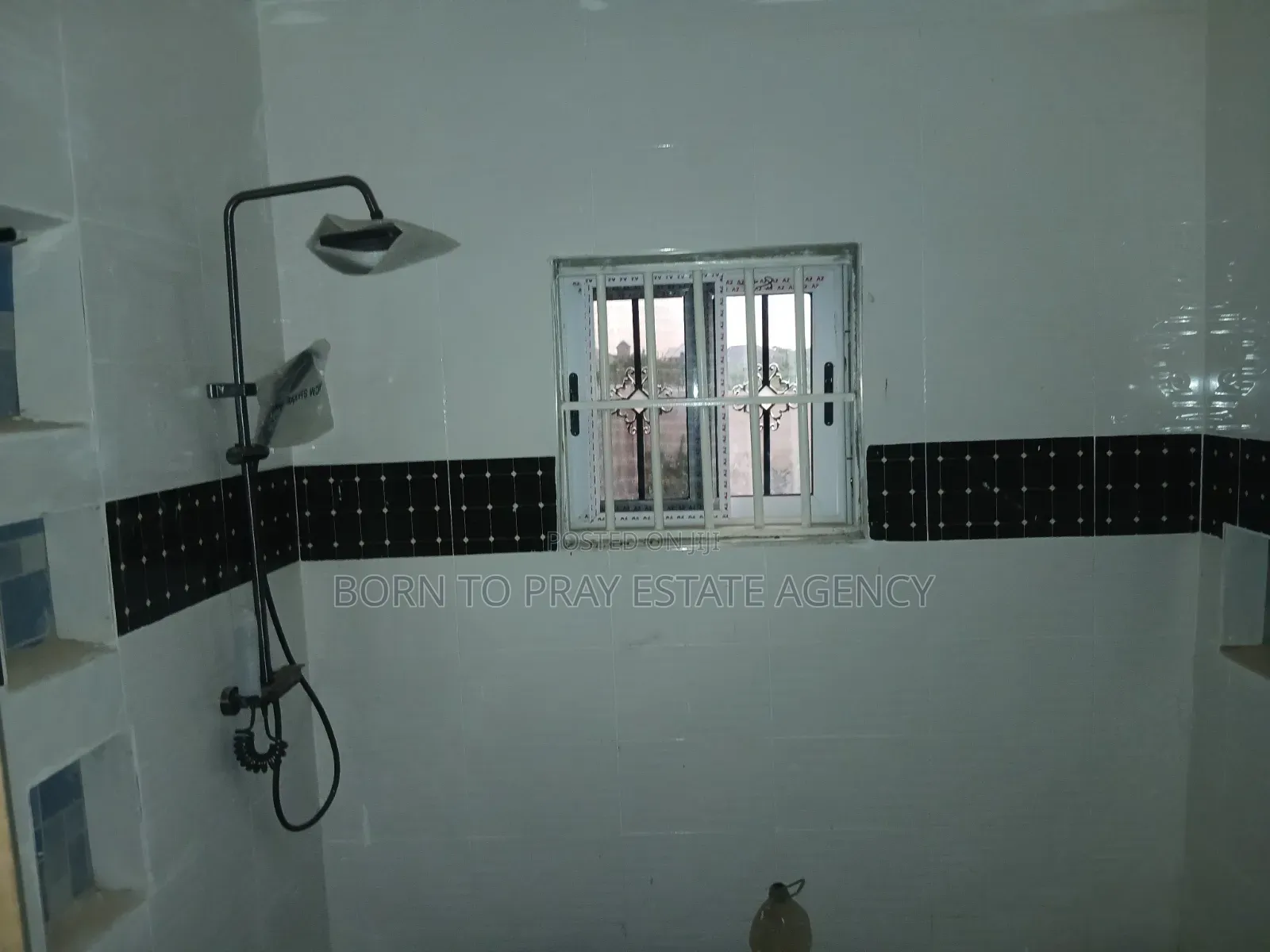 5bdrm House in Born To Pray Estate, Ejisu-Juaben Municipal for rent