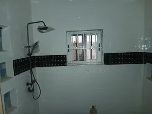 5bdrm House in Born To Pray Estate, Ejisu-Juaben Municipal for rent