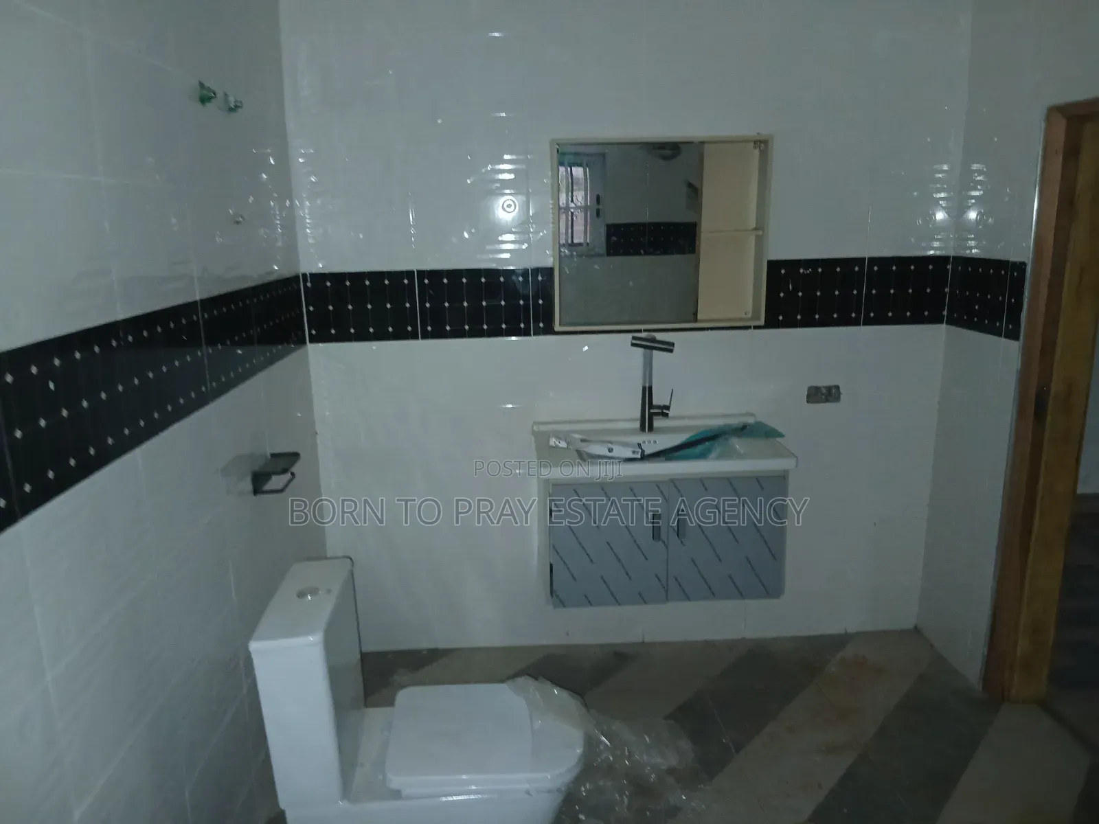 5bdrm House in Born To Pray Estate, Ejisu-Juaben Municipal for rent