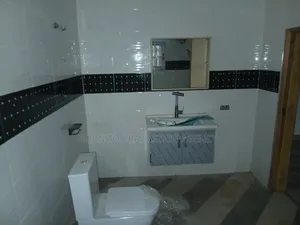 5bdrm House in Born To Pray Estate, Ejisu-Juaben Municipal for rent