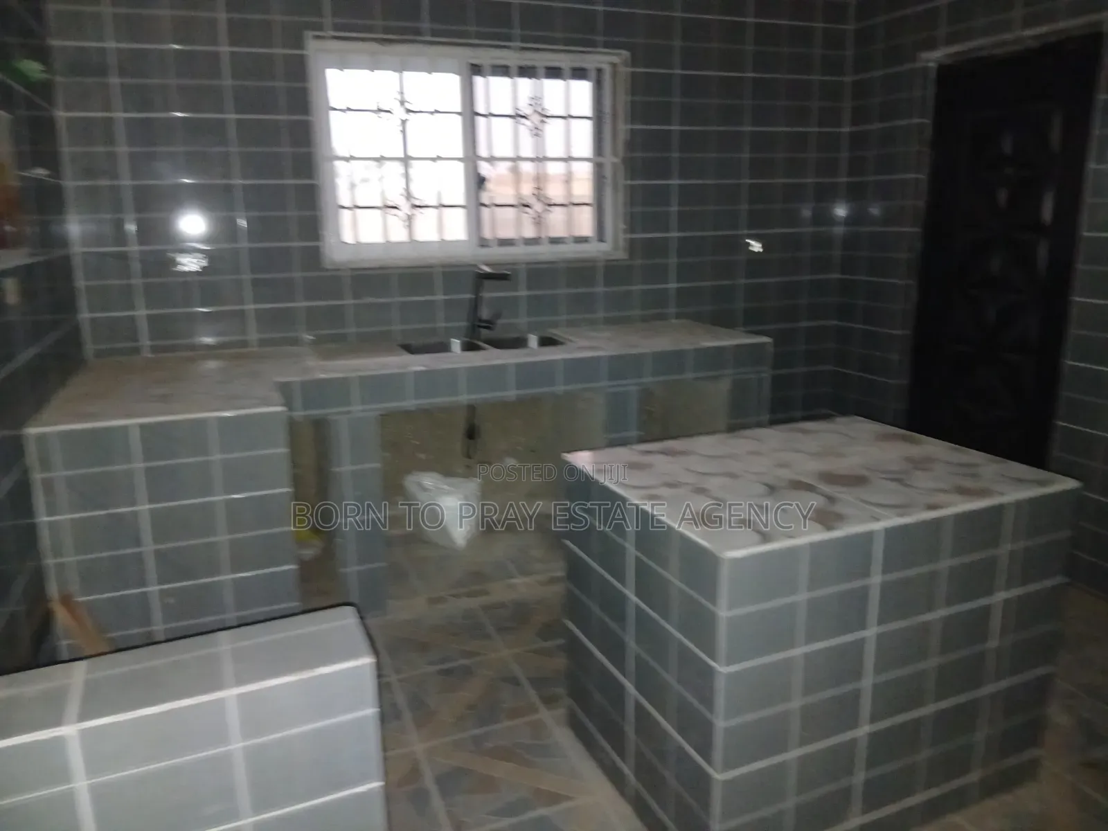 5bdrm House in Born To Pray Estate, Ejisu-Juaben Municipal for rent