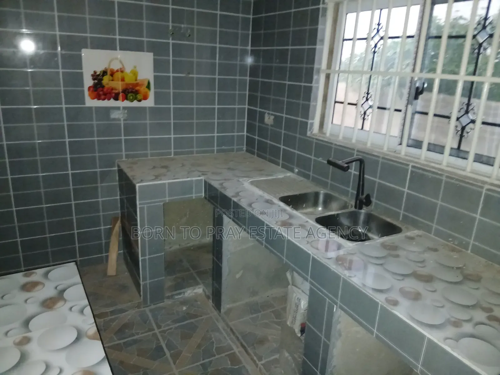 5bdrm House in Born To Pray Estate, Ejisu-Juaben Municipal for rent
