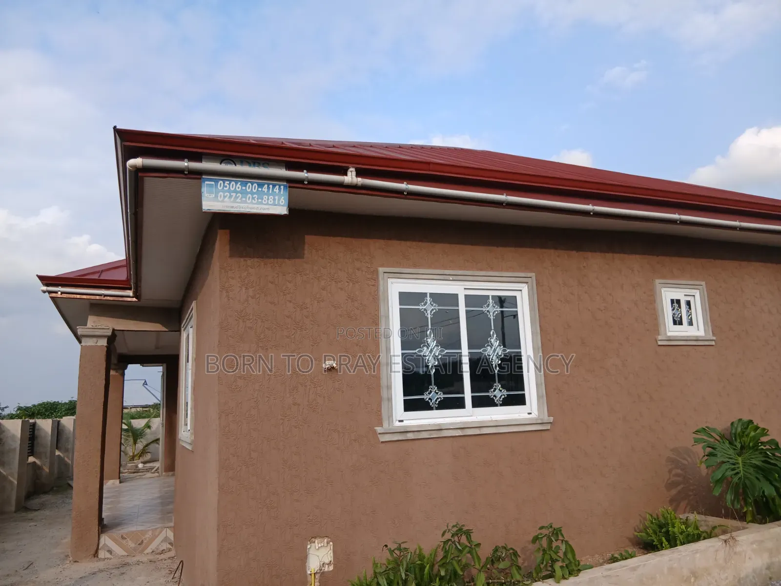 5bdrm House in Born To Pray Estate, Ejisu-Juaben Municipal for rent