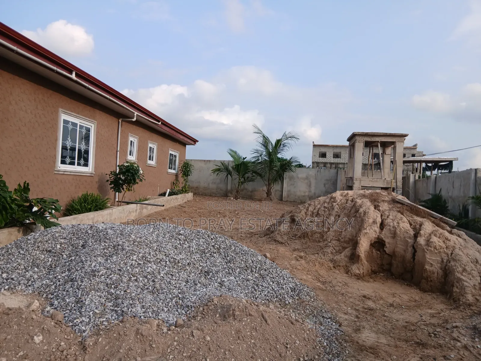 5bdrm House in Born To Pray Estate, Ejisu-Juaben Municipal for rent