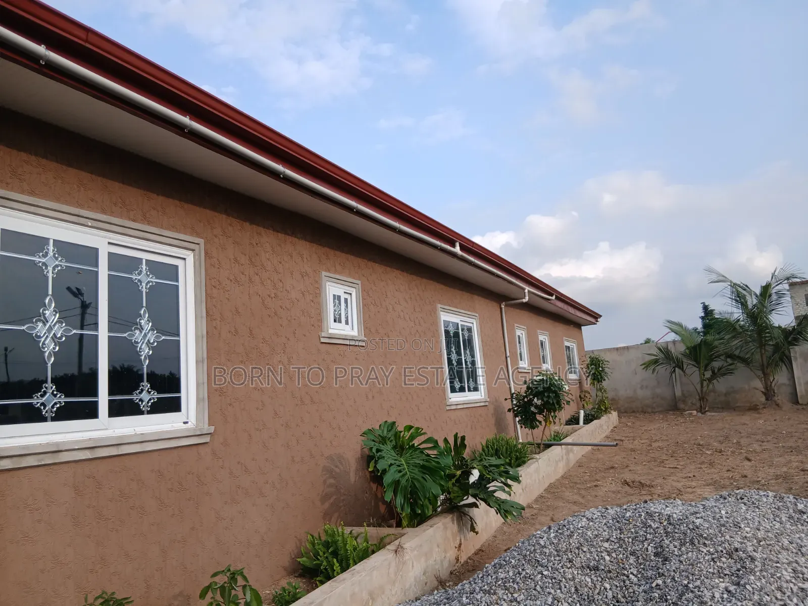 5bdrm House in Born To Pray Estate, Ejisu-Juaben Municipal for rent