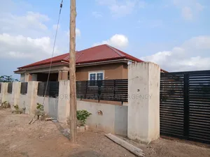 5bdrm House in Born To Pray Estate, Ejisu-Juaben Municipal for rent