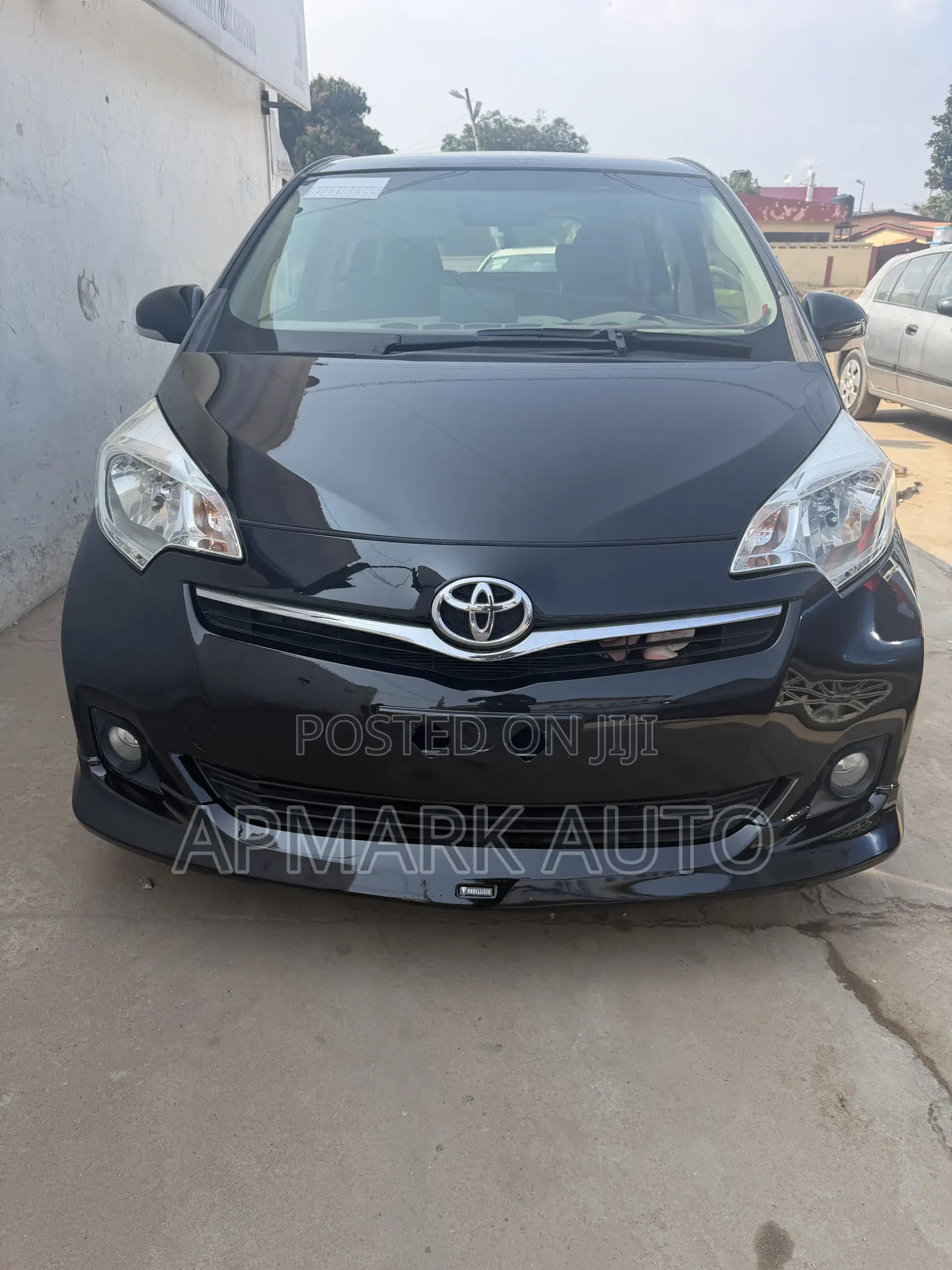 Toyota Ractis 1.5 AWD 2013 Black