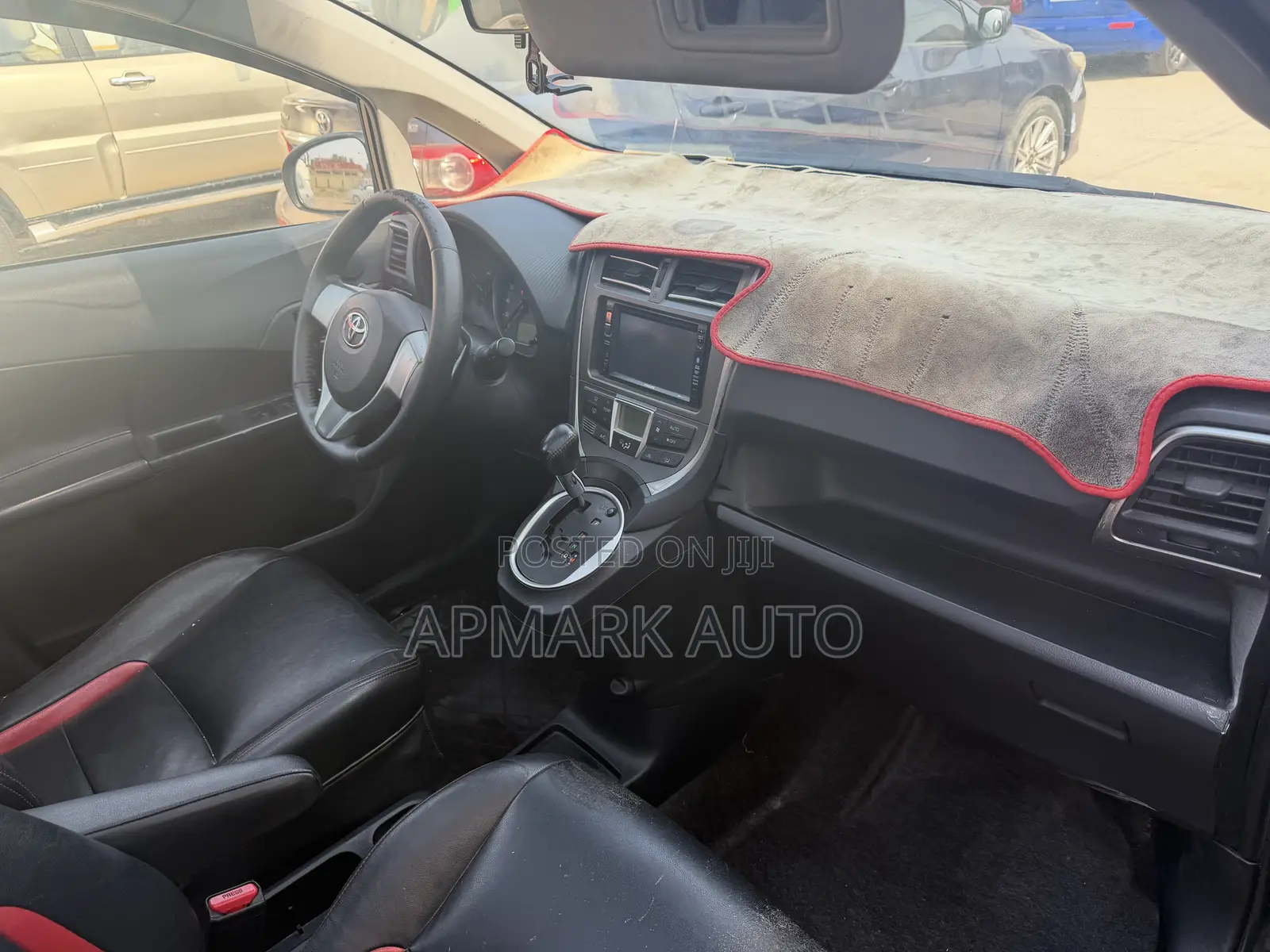 Toyota Ractis 1.5 AWD 2013 Black