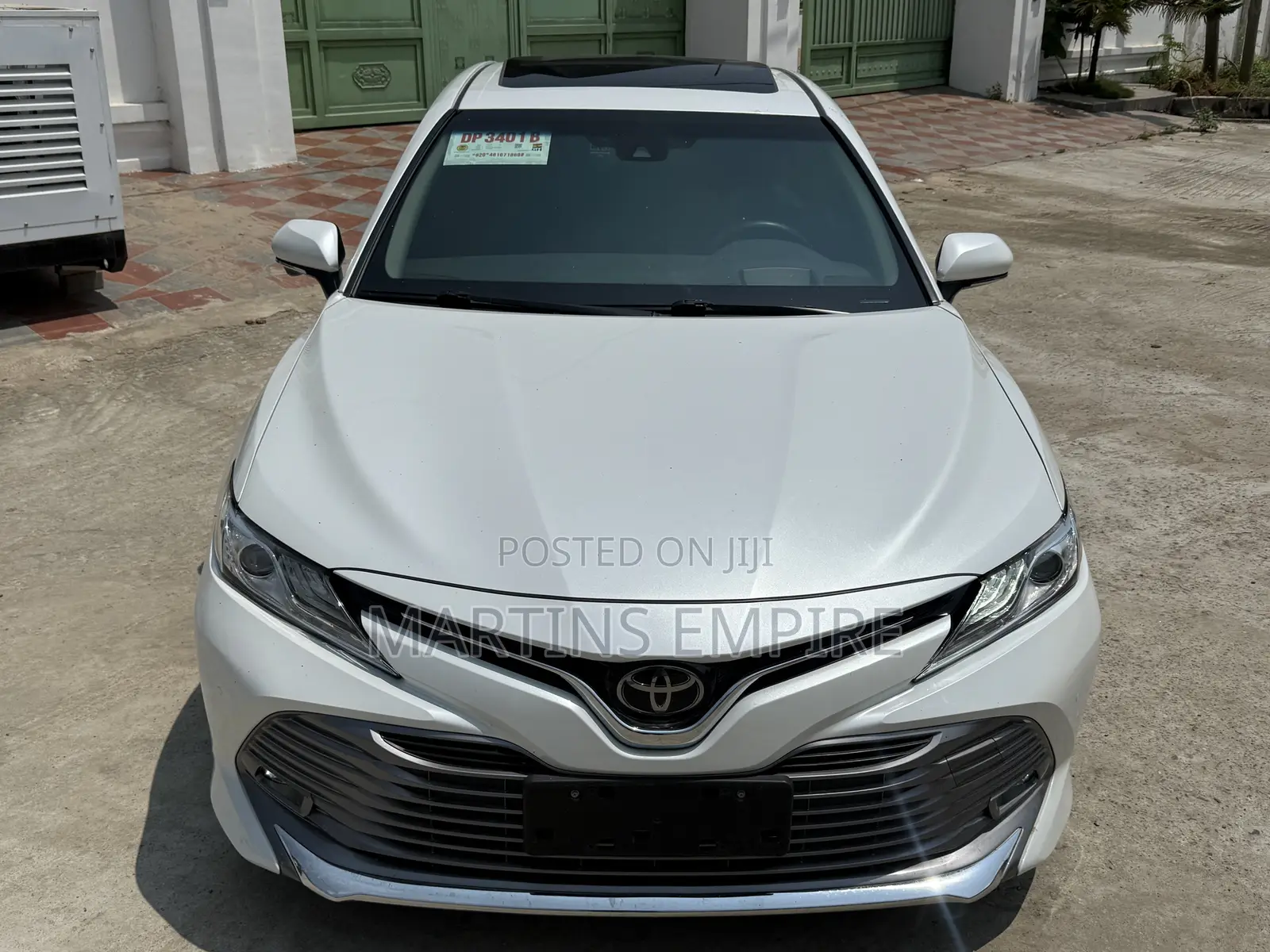 Toyota Camry XLE FWD (2.5L 4cyl 8AM) 2018 White