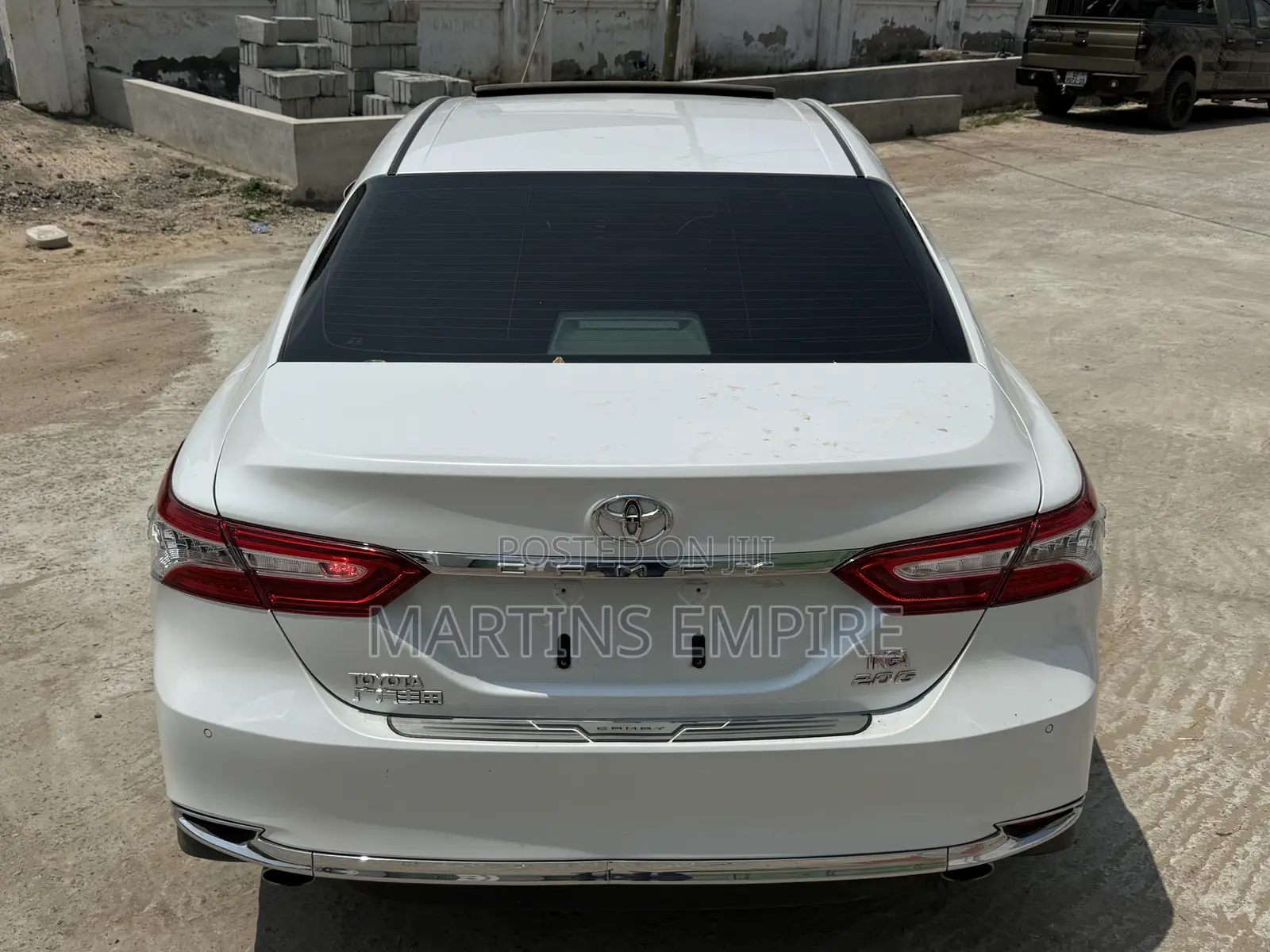 Toyota Camry XLE FWD (2.5L 4cyl 8AM) 2018 White