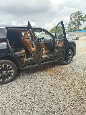 Toyota Land Cruiser 2016 Black