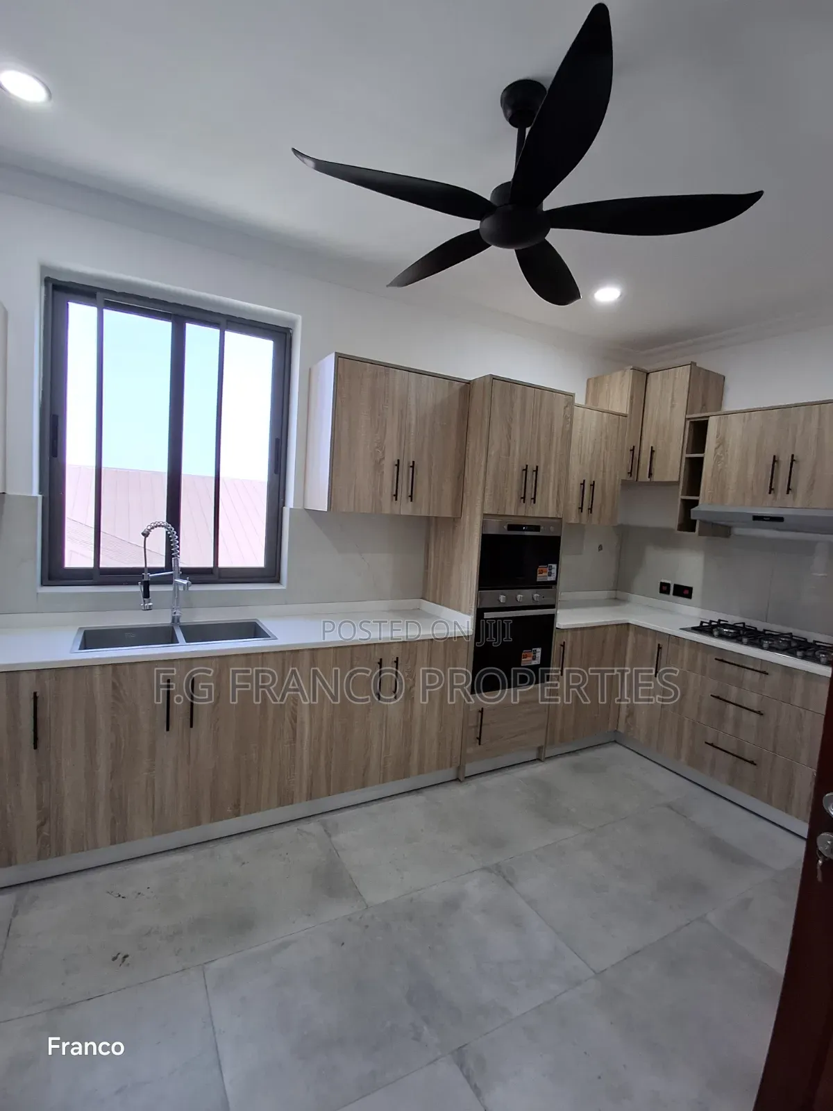 4bdrm Apartment in Kg Franco Properties, Manet Junction for rent