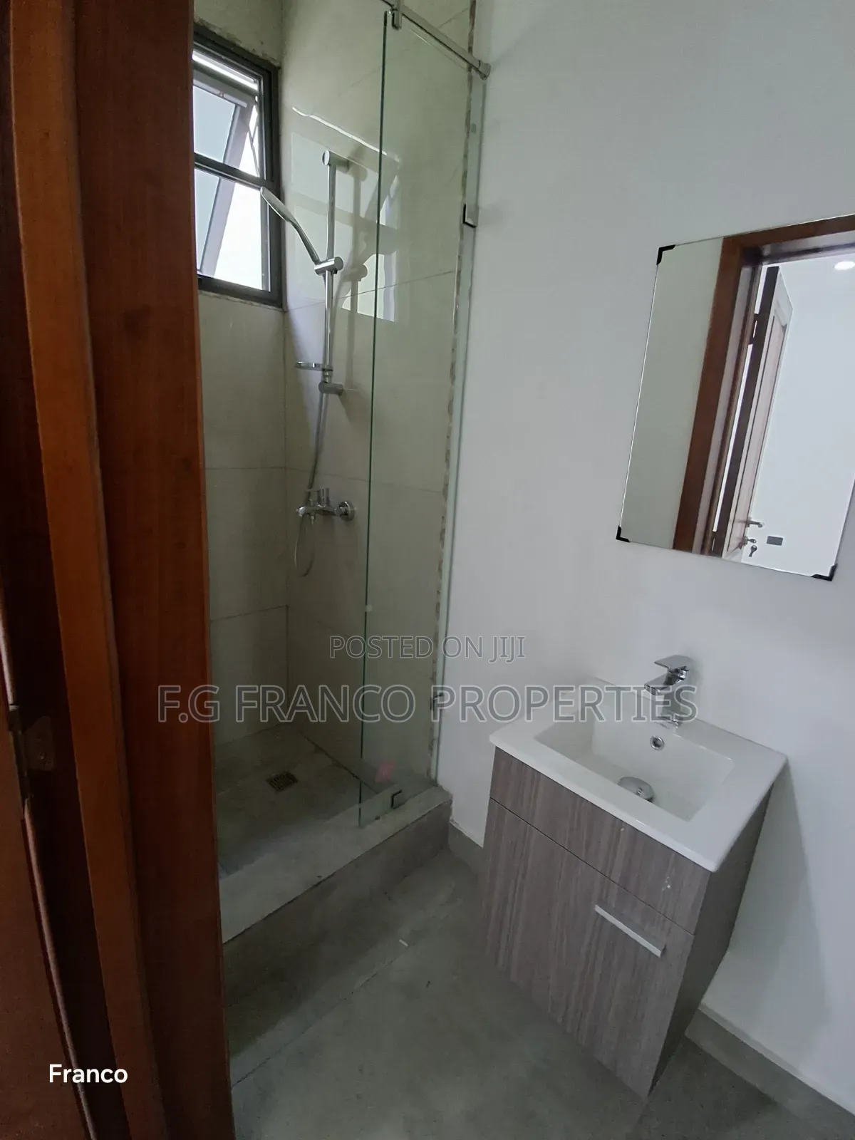 4bdrm Apartment in Kg Franco Properties, Manet Junction for rent