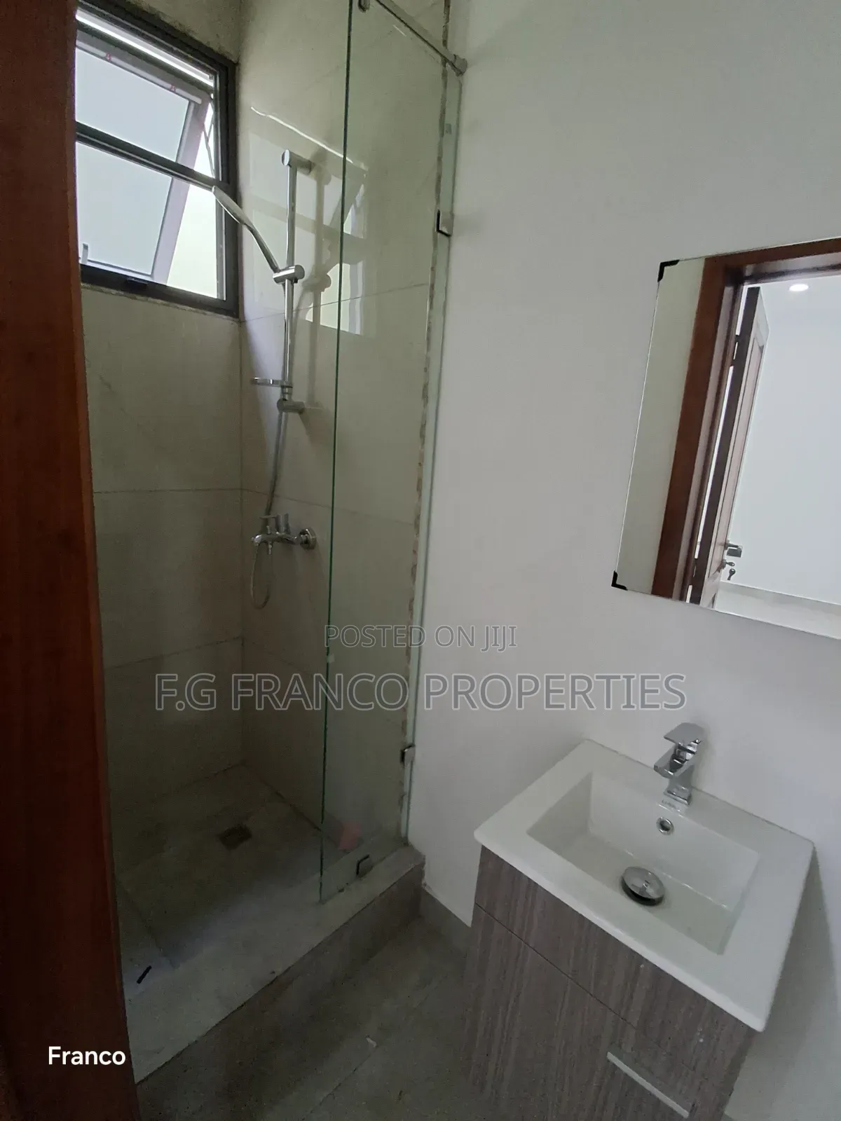4bdrm Apartment in Kg Franco Properties, Manet Junction for rent