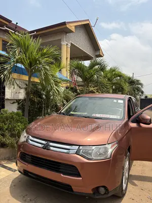 Mitsubishi Outlander SE 4dr SUV AWD (2.4L 4cyl CVT) 2014 Brown