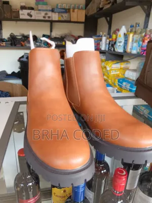 Classic Tan Leather Chelsea Boots
