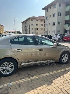 Toyota Corolla 2013 Gold