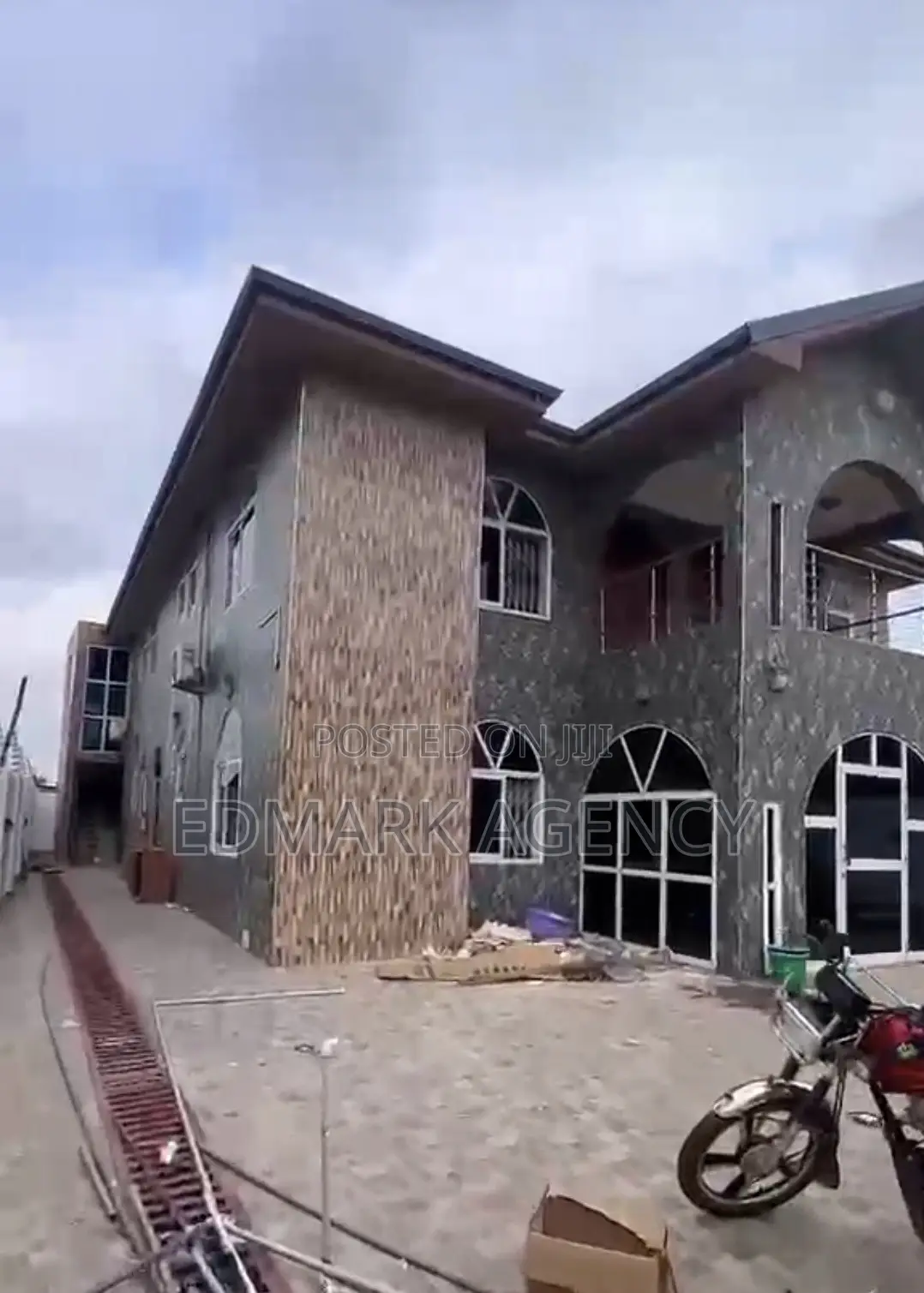 3bdrm Apartment in Musuku Roundabout, Accra Metropolitan for rent