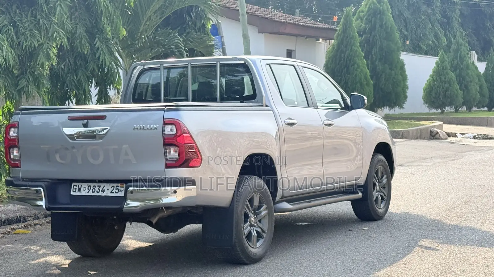 Toyota Hilux 2025 Silver