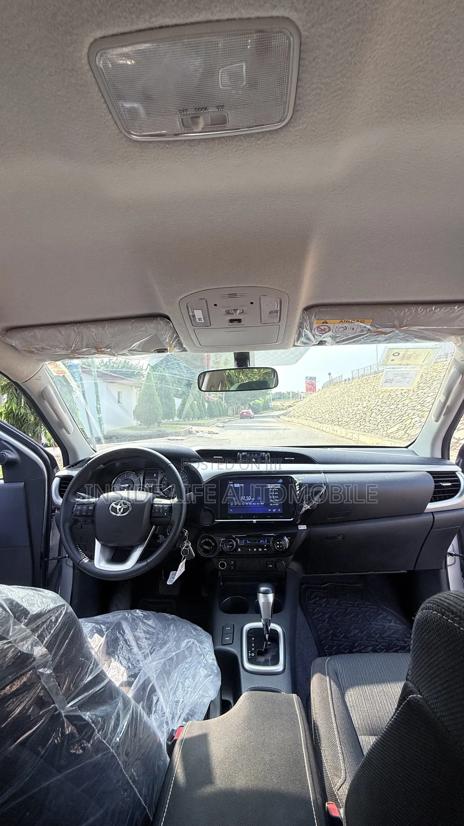 Toyota Hilux 2025 Silver